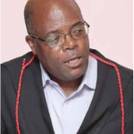 Advogado angolano David Mendes durante intervenção pública após decisão da Ordem dos Advogados de Angola que anulou a sua suspensão disciplinar.