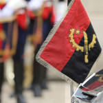 Autoridades sanitárias e especialistas em saúde pública alertam para o risco de Angola voltar a enfrentar um novo surto de Ébola devido à circulação da doença em países vizinhos e à vulnerabilidade das fronteiras regionais.