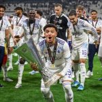 Jogadores do Aston Villa durante partida europeia após subida no ranking de clubes da UEFA.