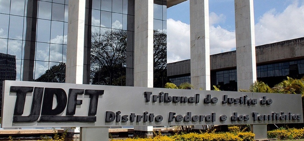 JUSTIÇA DO DF RECONHECE ERRO MATERIAL EM PROCESSO DE DIFAMAÇÃO, MAS REJEITA REDISCUTIR MÉRITO DE QUEIXA-CRIME