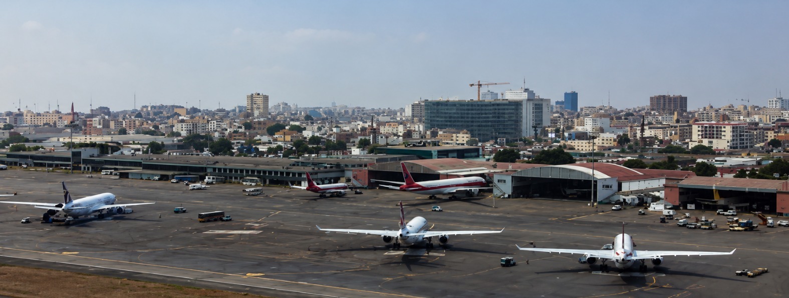 Aeroportos de Angola na Contramão do Mundo: Altas Taxas Evidenciam Governo Desatualizado Frente ao Comércio Internacional