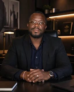 Cláudio Simão, o empresário ligado ao universo do Grupo Chamavo e aos negócios de saúde e luxo em Luanda