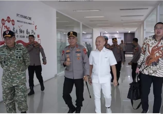 Polícia Regional de Banten garante segurança durante a visita de trabalho do Vice-Presidente da República da Indonésia na PT Yifang