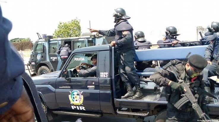 SE A GESTÃO DE JOÃO LOURENÇO NÃO FOSSE CRIMINOSA  ANGOLA NAO TERIA POLICIAS GATUNOS,ASSASSINOS E TAO CRIMINOSOS QUANTOS ELE E OUTROS
