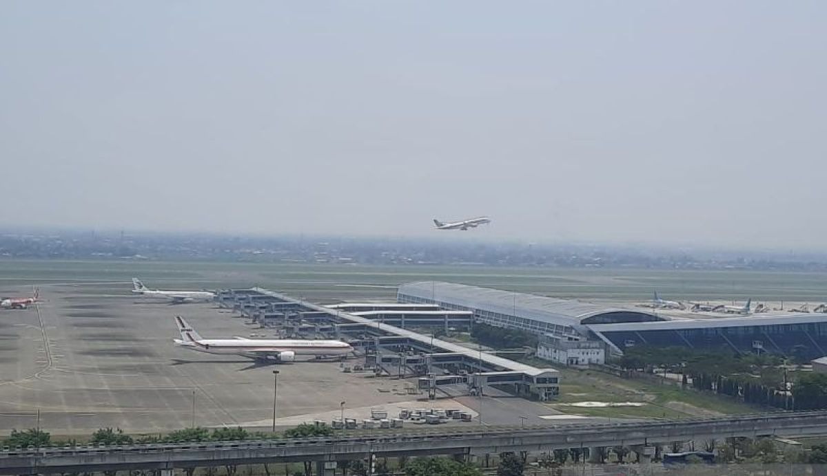 O aeroporto Soekarno-Hatta permanece fechado  devido ao impacto da erupção do Anak Krakatau