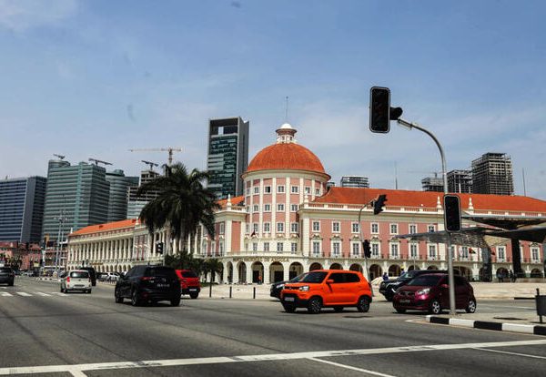 BNA corta taxa directora para 14,75% e baixa reservas obrigatórias