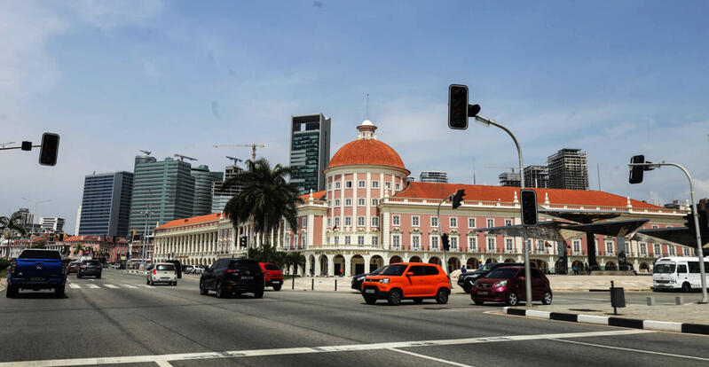 BNA corta taxa directora para 14,75% e baixa reservas obrigatórias