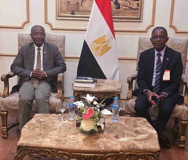 Bornito de Sousa realiza visita privada ao Egipto