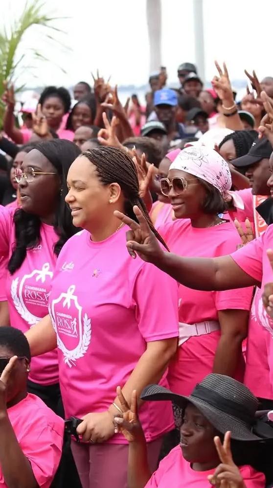 Marcha Outubro Rosa promovida pela Administração Municipal da Ingombota