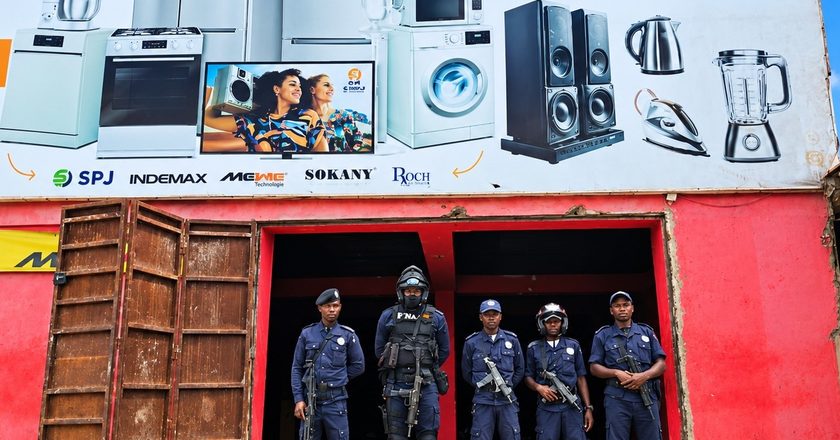 Centenas de cidadãos burlados em esquema milionário de venda de electrodomésticos no Mercado do Km 30