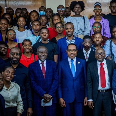 Presidente do Tribunal de Contas partilha percurso profissional com estudantes de Direito da UAN