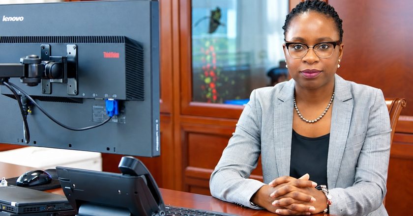 Ministra Vera Daves fracassou na estabilidade das contas públicas contrasta com pobreza, desemprego e dificuldades sociais em Angola