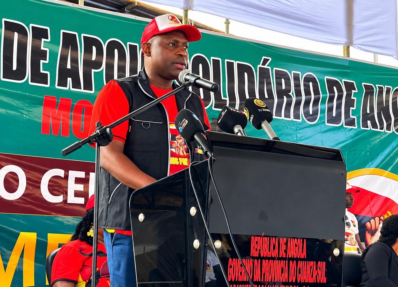 Lançamento do Projecto “Unidos Por Angola” do MOVANGOLA Abarrota o Multiuso Artur da Cunha na Gabela