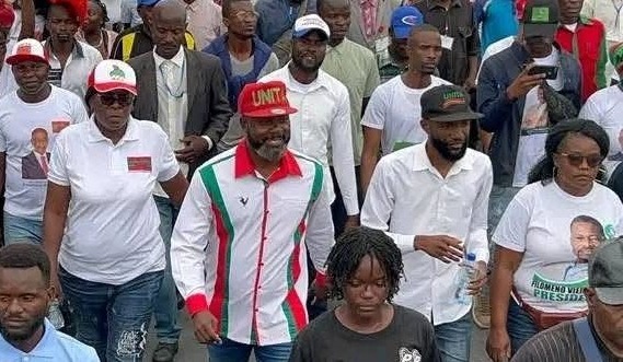 ANGOLA: UNITA mobiliza multidão no Lobito durante marcha de seis horas na Estrada Nacional 100 e demonstra força política rumo às eleições de 2027