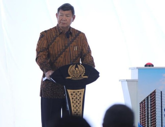 O governo Indonesio está fornecendo celulares gratuitos com uma conta Bancaria digital  para todos os cidadãos indonésios pobres