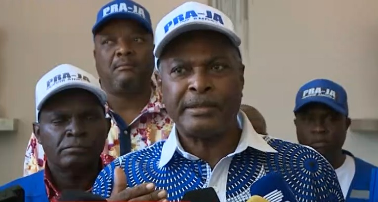 DESCONFIAR NÃO É DESEJAR ” DESCONFIO ” QUE ABEL CHIVUKUVUKU PODE NÃO SOBREVIVER ATÉ O PRÓXIMO VERÃO OXALÁ QUE ISSO NÃO ACONTECE