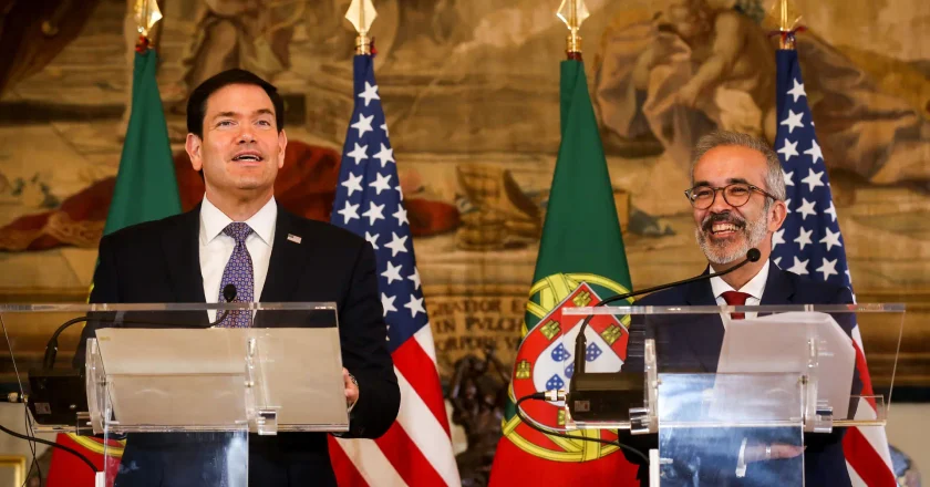 Secretário de Estado, Marco Rubio, e o ministro das Relações Exteriores de Portugal, Paulo Rangel, em uma coletiva de imprensa conjunta